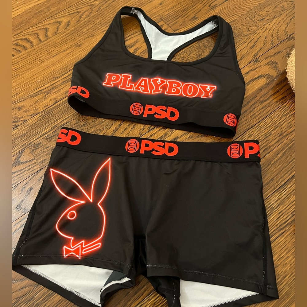 PLAYBOY 2 piece short set